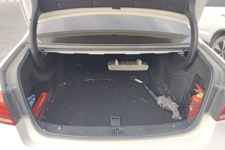 Used Mercedes-Benz E-Class 2014 Facelifted E 260 L Luxury Edition Trunk