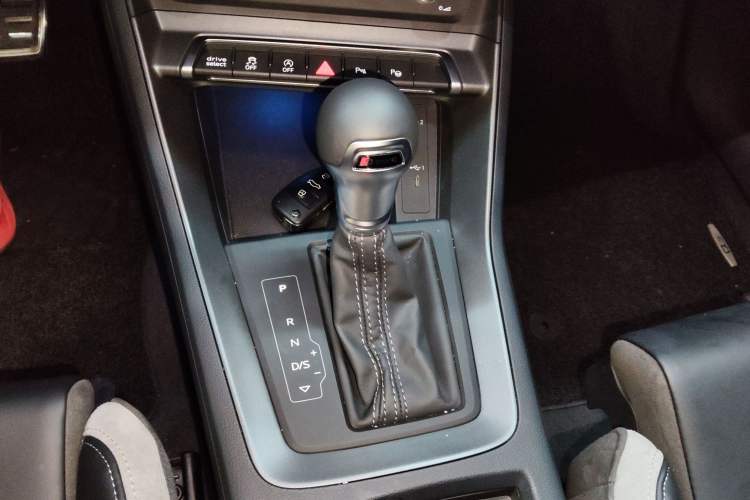 Used Audi Q3 2024 40 TFSI Fashion Dynamic Model Gear Lever