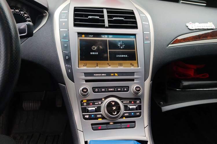 Used Lincoln MKZ 2018 2.0T Premium Edition Audio And AC Panel