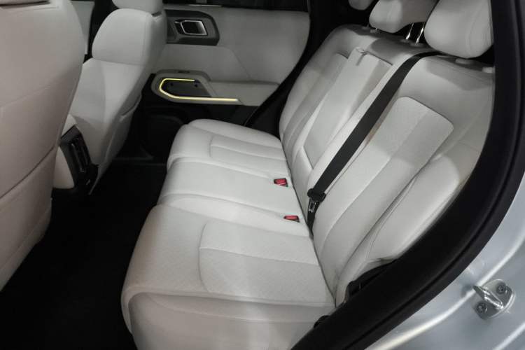 Used Formula Leopard Titanium 3 2025 501KM All-Wheel Drive Intelligent Driving Ultra Version Left Rear Seat