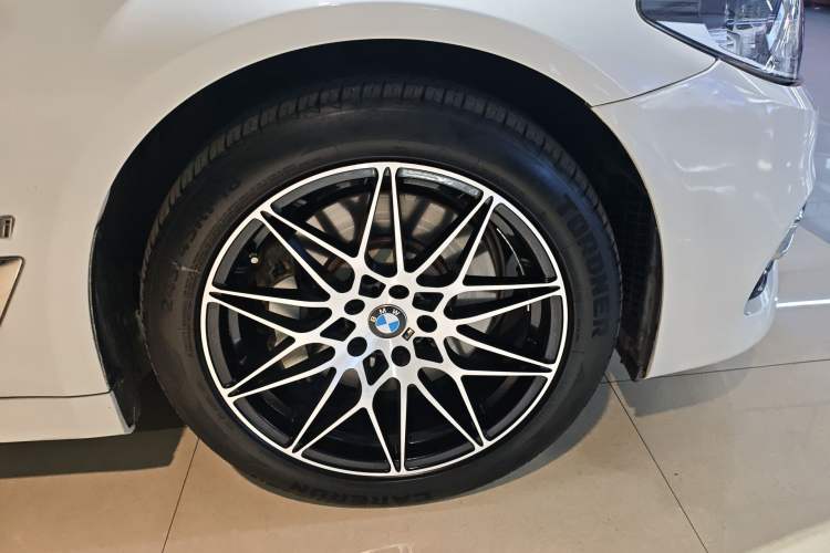 Used BMW 5 Series New Energy 2019 530Le Luxury Package Right Front Wheel Hub