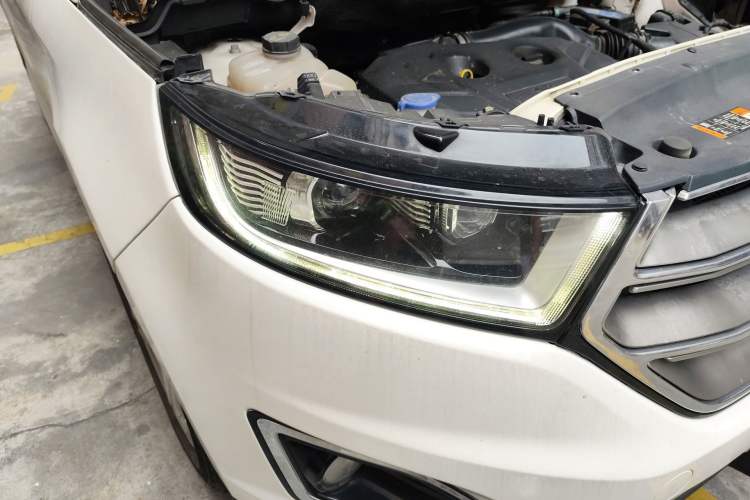 Used Ford Edge 2015 2.0T GTDi Two-Wheel-Drive High-Line Version
