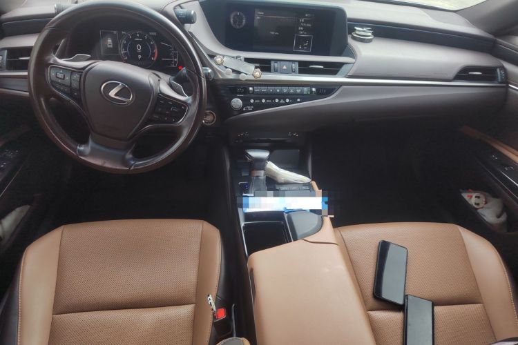 Used Lexus ES 2020 200 Excellence Edition Center Console