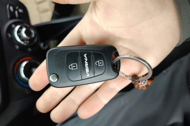 Used Kia K2 2012 Sedan 1.4L MT GLS Commemorative Edition
