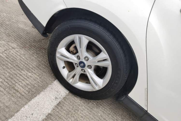 Used Ford Focus 2015 Sedan 1.6L Automatic Comfort Model Right Rear Wheel Hub