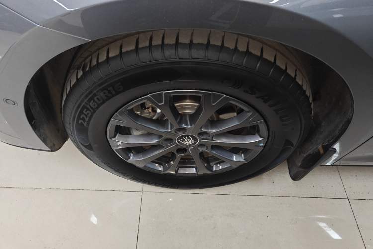 Used BYD Qin L 2025 DM-i Smart Drive 80KM Leading Model Exterior 4