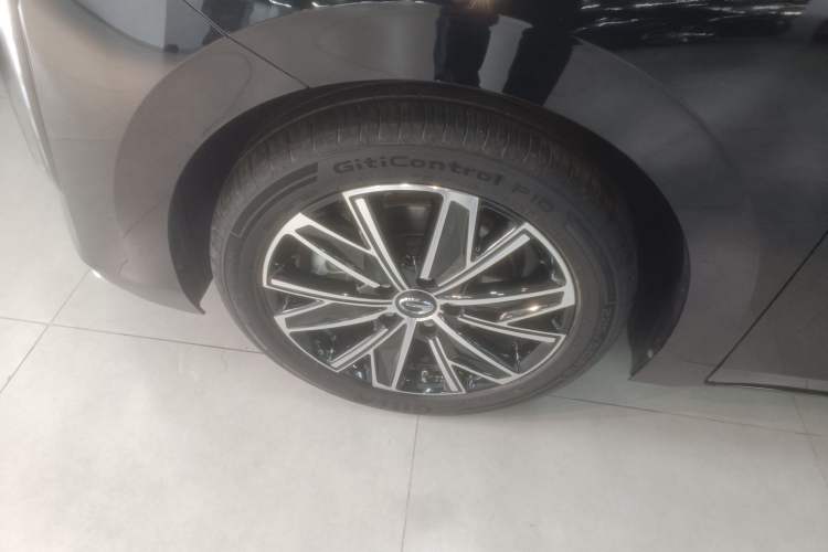 Used GAC Trumpchi E8 2024 Honor Series 2.0L Honor Edition Left Front Wheel Hub