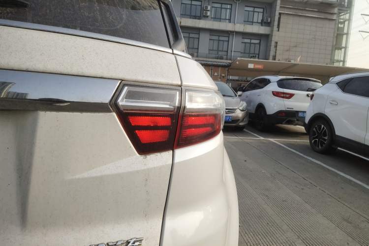 Used JMC Yusheng S330 2016 1.5L GTDi Automatic Two-Wheel Drive Prestige Edition