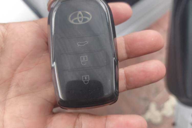 Used Toyota Levin 2024 Smart Electric Hybrid Dual-Engine 1.8L Luxury Edition Vehicle Key