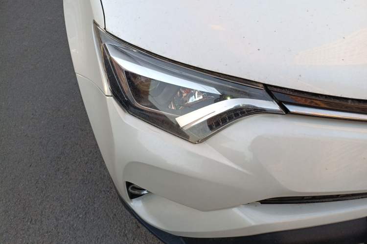 Used Toyota RAV4 2018 2.5L Automatic 4x4 Elite i Edition Right Front Headlight