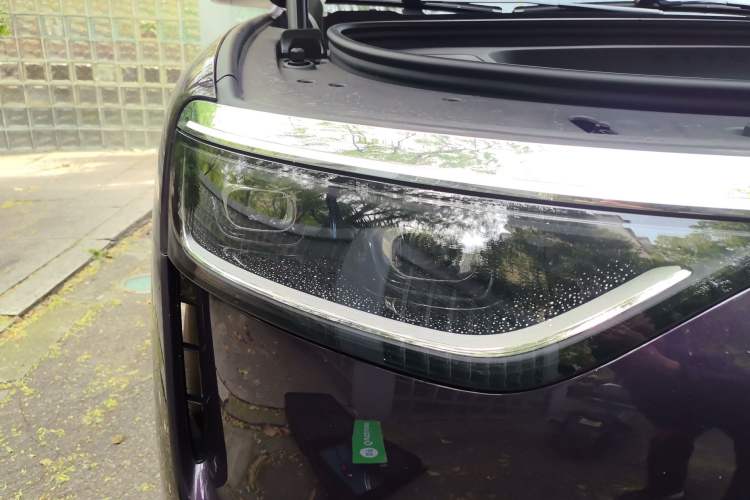 Used Hima AITO M8 2025 Model, Pure Electric Max+ Five-Seat All-Wheel-Drive Version Right Front Headlight