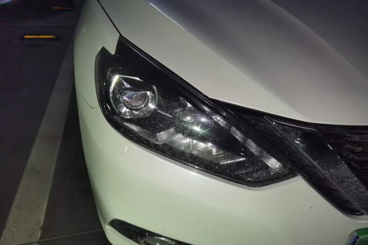 Used Nissan Sylphy 2019 1.6XV CVT Smart Connect Luxury Edition China V Standard Right Front Headlight