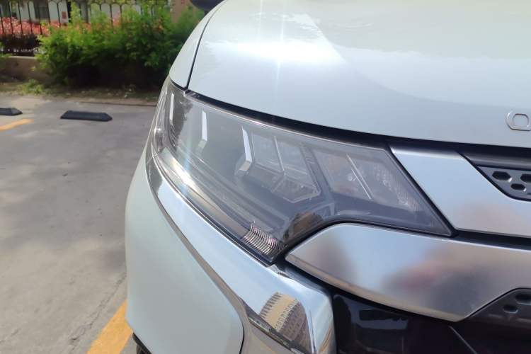 Used Mitsubishi Outlander 2019 2.4L 4x4 Zhi Xiang Edition 5 Seats China VI Standard