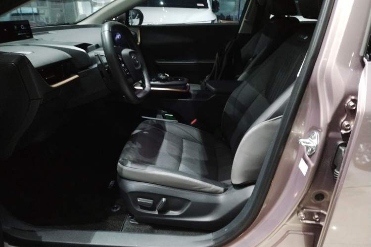 Used Toyota bZ3 2023 616 km Long-Range Premium
