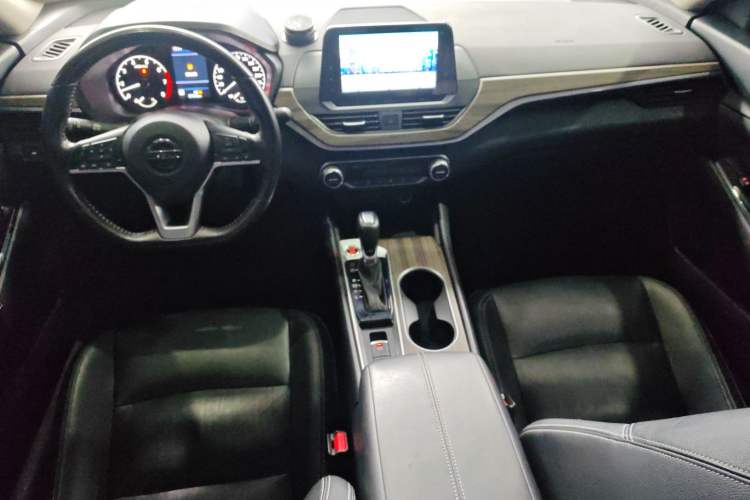 Used Nissan Teana 2021 2.0L XL Comfort Edition Center Console