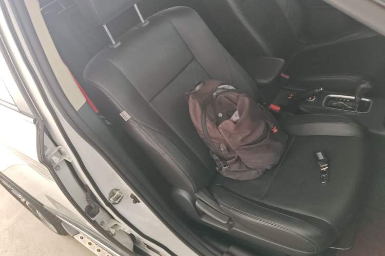 Used Mitsubishi Outlander 2016 2.4L 4x4 Luxury Edition 7-Seater
