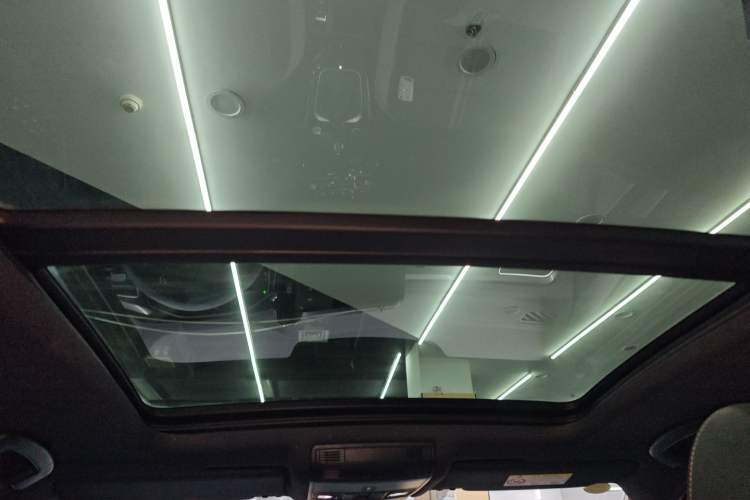 Used Volkswagen T-ROC 2023 300TSI DSG Two-Wheel-Drive Chen Guang Edition Headliner