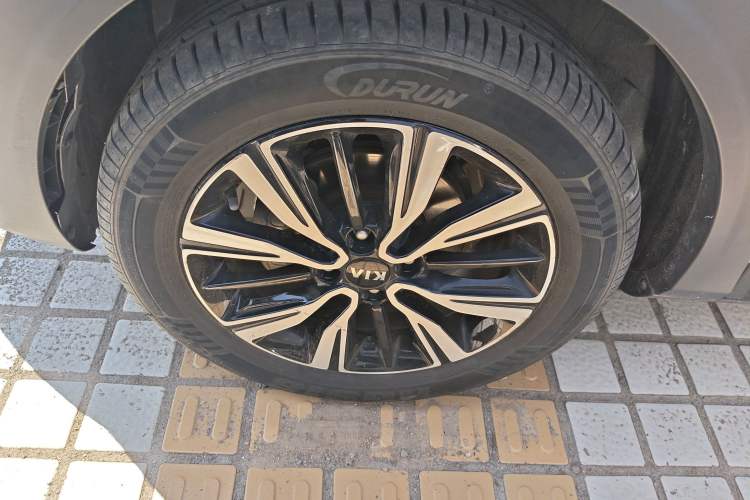 Used Kia kx1 Stonic 2021 1.4L Automatic Fun Edition Exterior 4