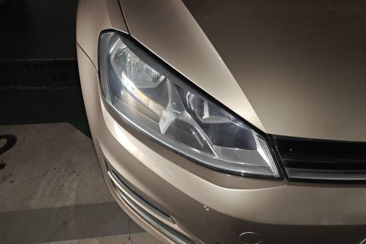 Used Volkswagen Golf 2016 230TSI Automatic Comfort Version Right Front Headlight