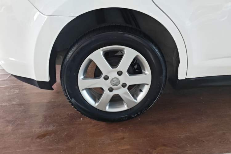 Used Venucia R50 2015 1.6L Automatic Fashion Edition Right Rear Wheel Hub