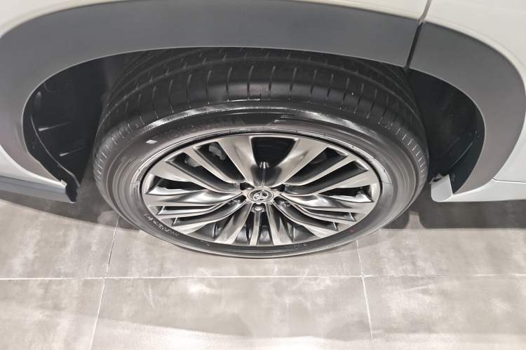 Used Toyota Highlander 2026 Model 2.5L Intelligent Electric Hybrid Dual-Engine All-Wheel-Drive Luxury Edition 7-seater
