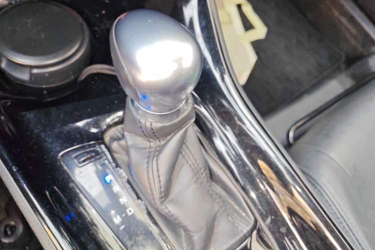 Used Toyota IZOA 2018 2.0L Yichi Version China VI Standard Gear Lever