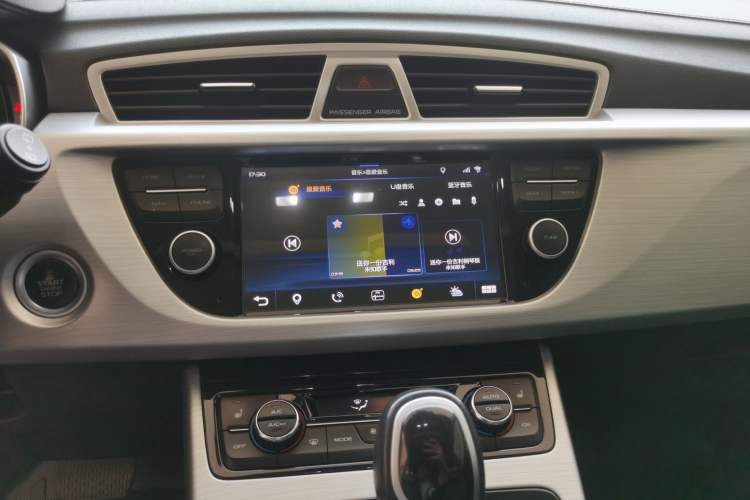 Used Geely Auto Emgrand X7 Sport 2016 1.8TD Automatic Smart Model Audio And AC Panel