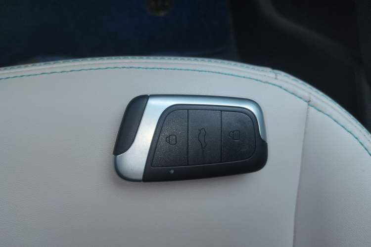 Used Chery QQ Little Ant 2021 200 000-Yuan Ant Fan Edition Talent Version NMC Battery 301 km Vehicle Key