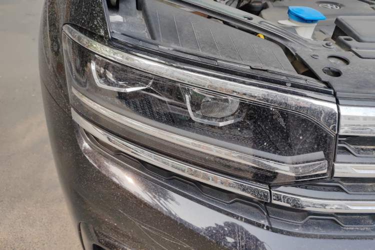 Used Volkswagen Teramont X 2020 Facelifted 330TSI Two-Wheel-Drive Luxury Edition Right Front Headlight