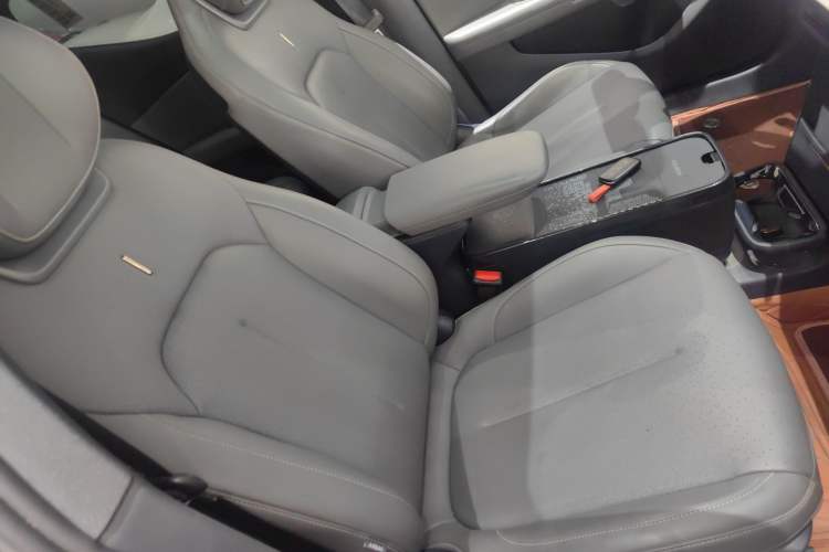 Used Lynk & Co Z20 2025 530 km Range Rear-Wheel Drive Pro Right Front Seat