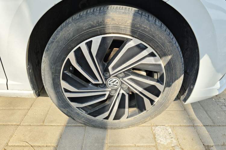 Used Volkswagen Sagitar 2022 280TSI DSG Excellence Edition Right Front Wheel Hub