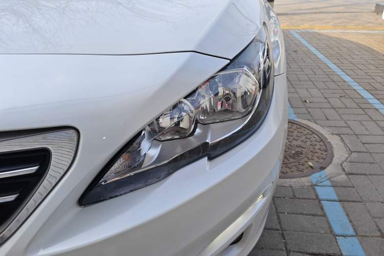 Used Peugeot 408 2018 Revised Version 1.8L Manual Leading Edition Left Front Headlight