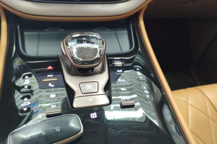 Used Denza D9 2022 DM-i 970 Four-Wheel Drive Prestige Model