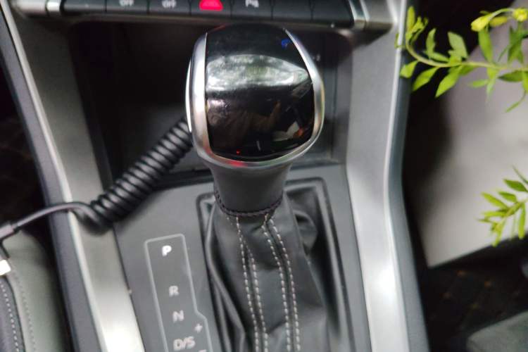 Used Audi Q3 2020 35 TFSI Fashion Dynamic Model Gear Lever