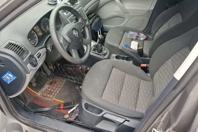 Used Skoda Octavia 2015 Classic Model 1.6L Manual Eado Version