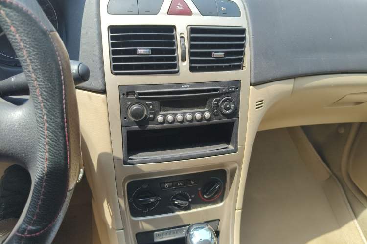 Used Peugeot 307 2010 Sedan 1.6L Automatic Comfort Edition Audio And AC Panel