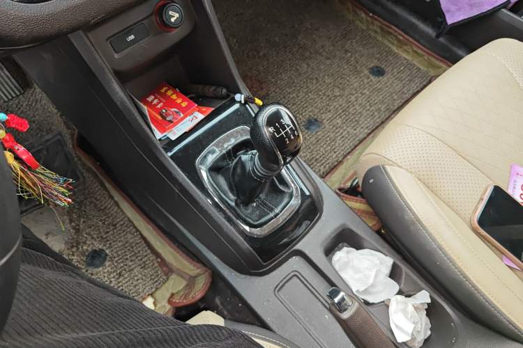 Used Baojun 310W 2017 1.5L Manual Fashion Model China V