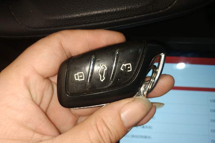 Used Roewe Clever 2021 302 km New Four-Seater Super-Efficient Version Vehicle Key