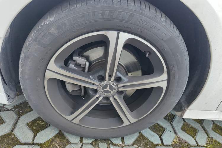 Used Mercedes-Benz A-Class 2022 Second Facelift A 200 L Sport Sedan Fashion Version
