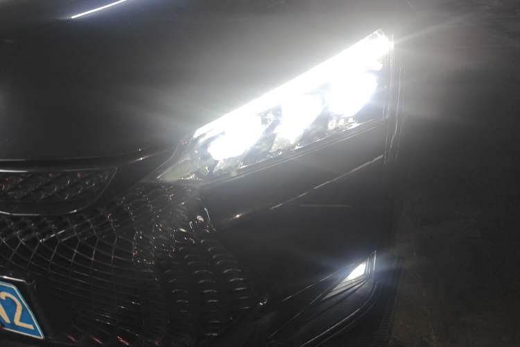 Used Dongfeng Aeolus Yixuan 2021 230T Automatic Dream-Chasing Rider Edition Left Front Headlight