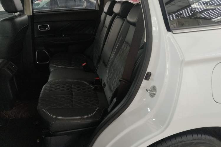 Used Mitsubishi Outlander 2020 2.4L 4x4 Zhi Xiang Edition 7-Seater Left Rear Seat