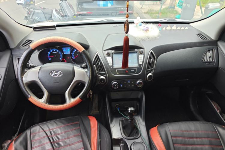 Used Hyundai ix35 2013 2.0L Manual 2WD Comfort GL China IV Standard Center Console