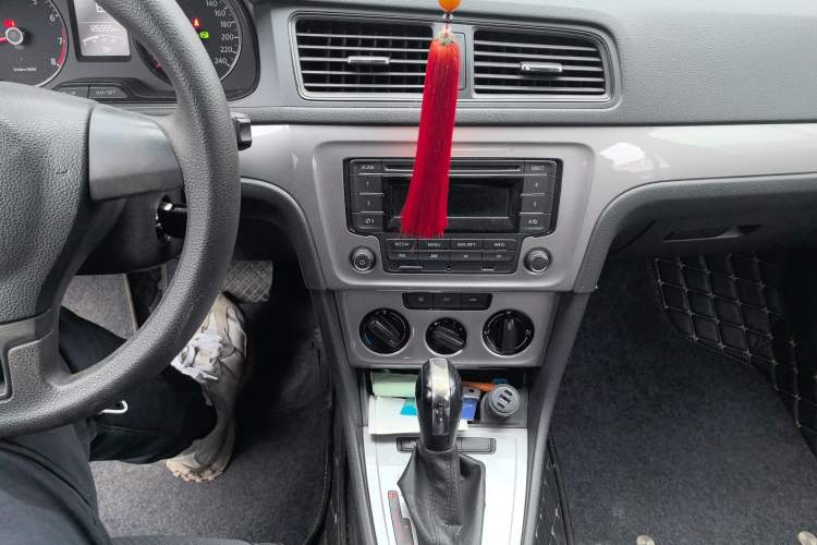 Used Volkswagen Lavida 2013 Revised Classic 1.6L Automatic Fashion Edition