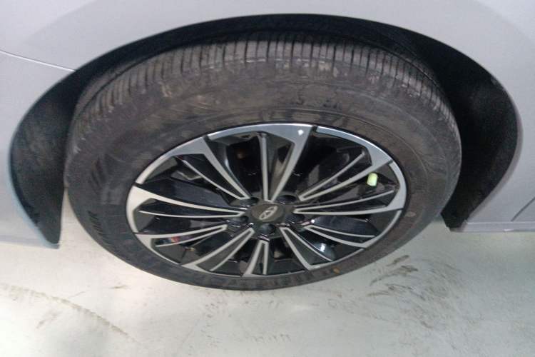 Used Chery Fengyun A8 2025 Model 70km Basic Version