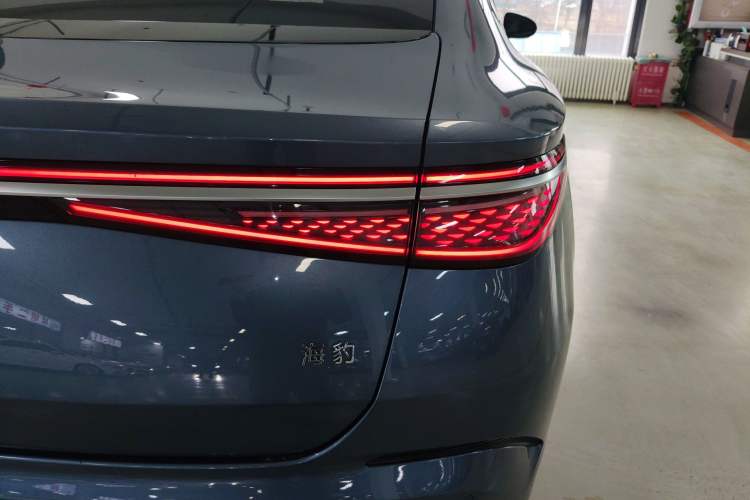 Used BYD Seal 2024 HONOR Edition DM-i 1.5L 121km Prestige Model Right Rear Taillight