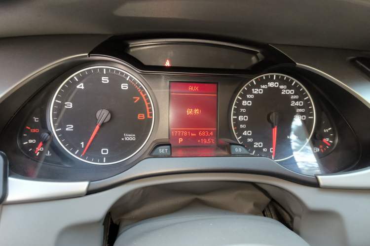 Used Audi A4L 2012 2.0 TFSI automatic standard version