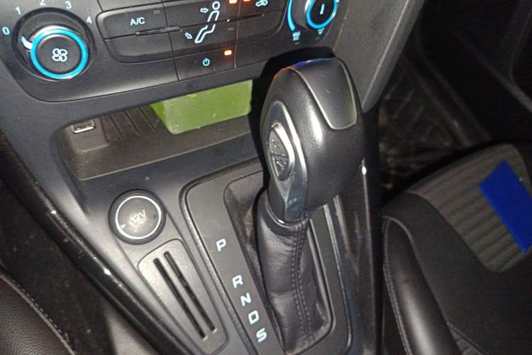 Used Ford Focus 2017 Sedan 1.6L Automatic Fashion Edition Smart Drive Version Gear Lever