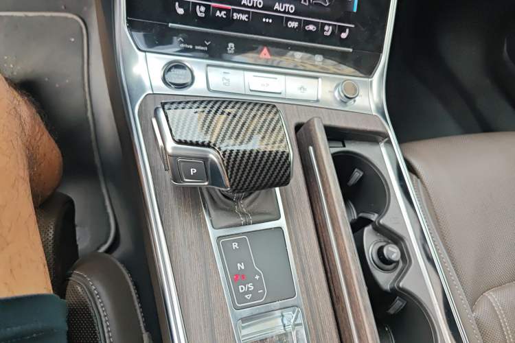 Used Audi A7L 2022 55 TFSI quattro S-line Zhiyuan Crystal Flow Package
