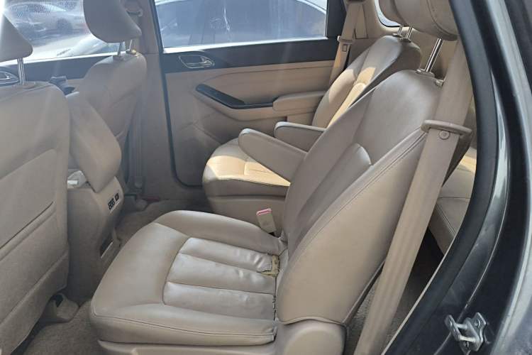 Used Baojun 730 2014 1.5L Manual Luxury Navigation ESP Version 7 Seats