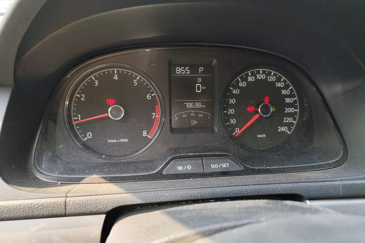 Used Volkswagen Gran Lavida 2013 1.6L Automatic Fashion Model